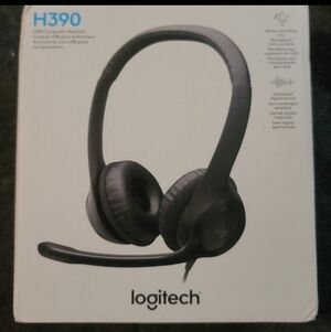 Logitech - H390 Wired USB-A On-Ear Stereo Headphones with Noise Canceling Mic